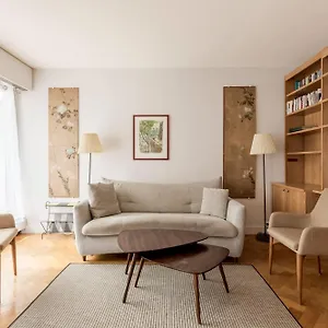 Eiffel Tower - 2br With Balcony - Cityapartmentstay Apartment